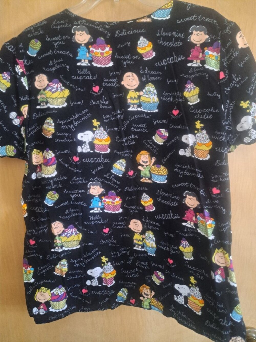 Peanuts Charlie Brown Gang Scrub Top Black Cupcakes Treats Large L Women's - Picture 3 of 5